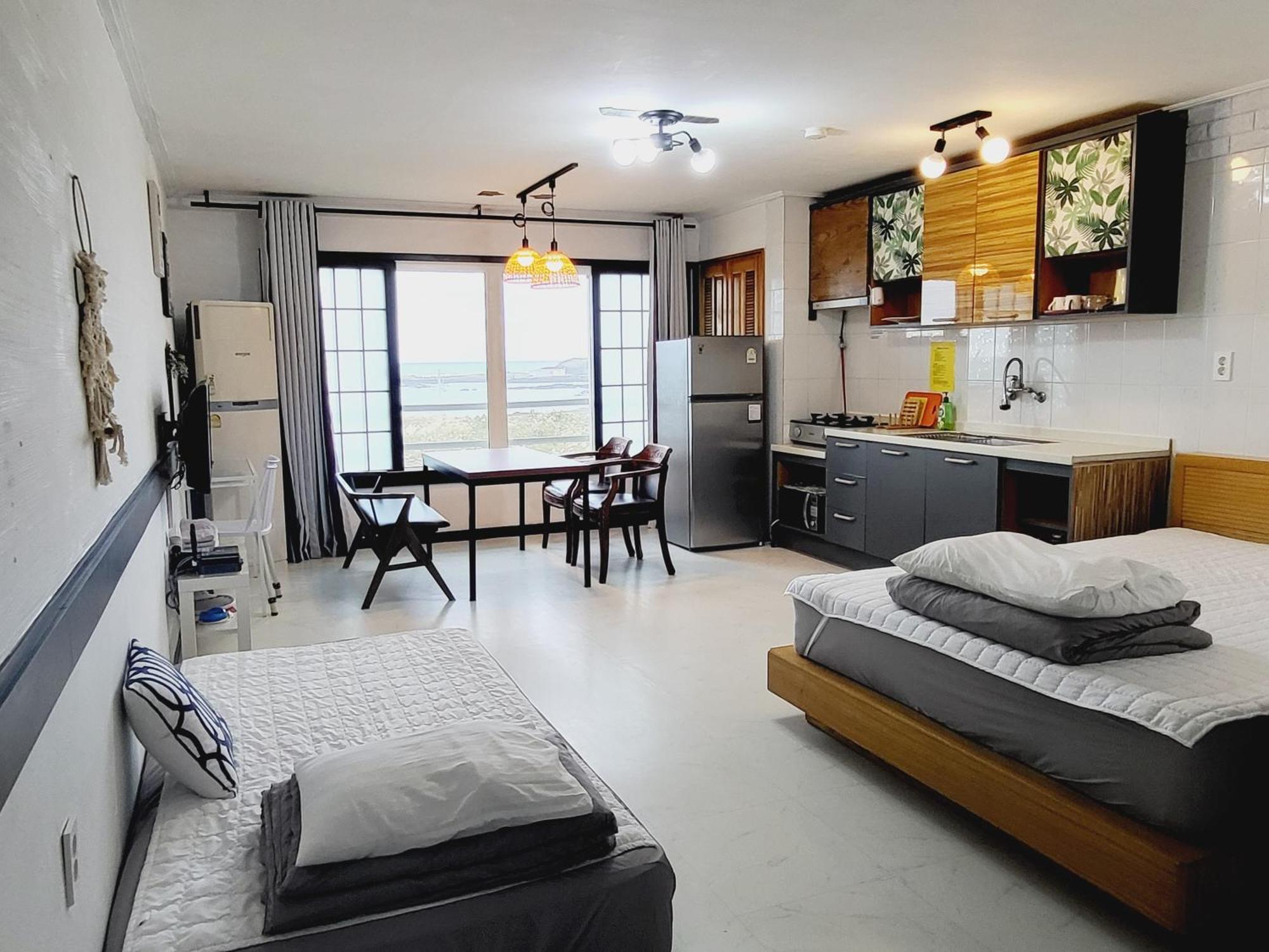 Morning Beach Pension เมืองเชจู ภายนอก รูปภาพ
